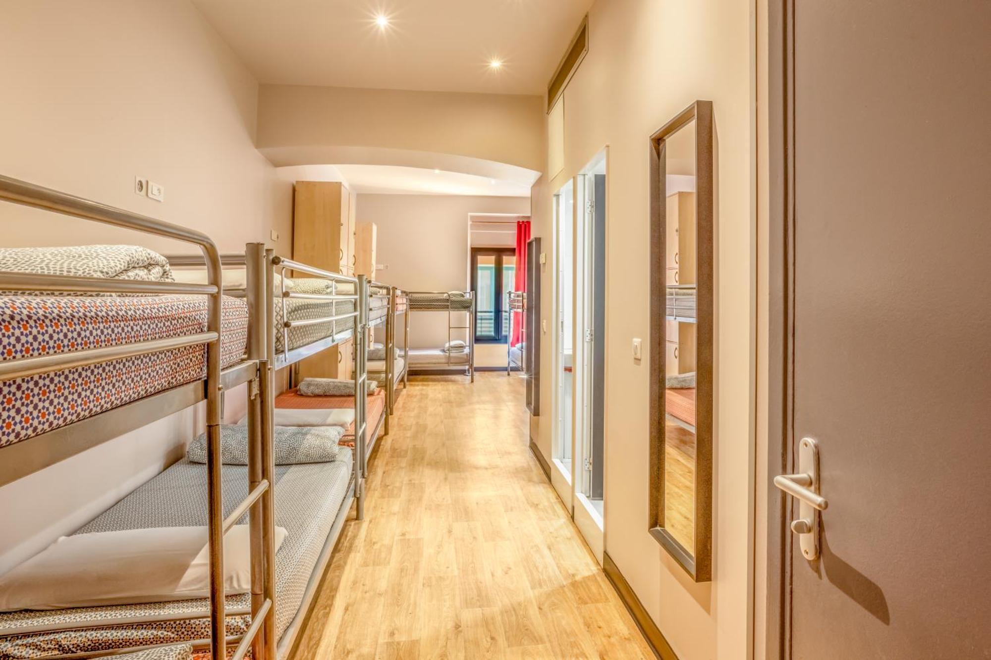 Villa Saint Exupery Beach Hostel Nizza Exterior foto