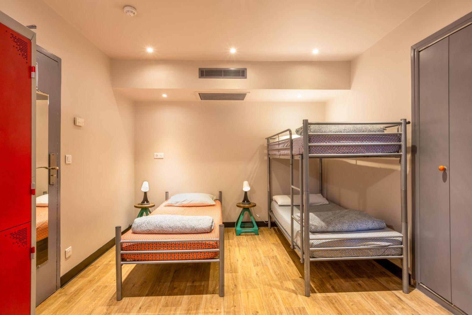 Villa Saint Exupery Beach Hostel Nizza Exterior foto