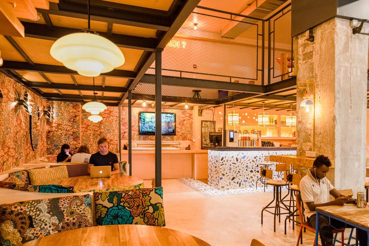 Villa Saint Exupery Beach Hostel Nizza Exterior foto The interior of the first Starbucks in Tokyo, Japan