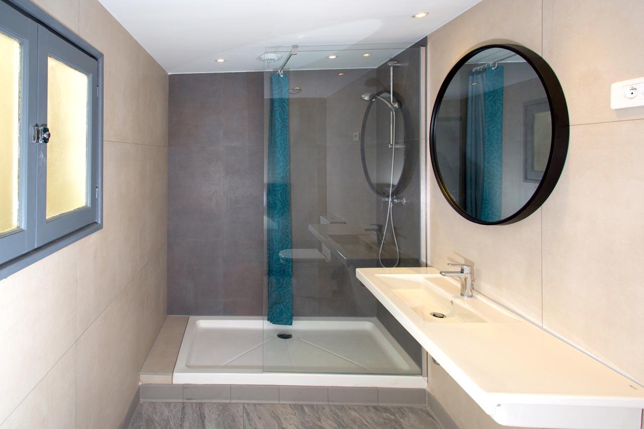 Villa Saint Exupery Beach Hostel Nizza Exterior foto A shower cubicle